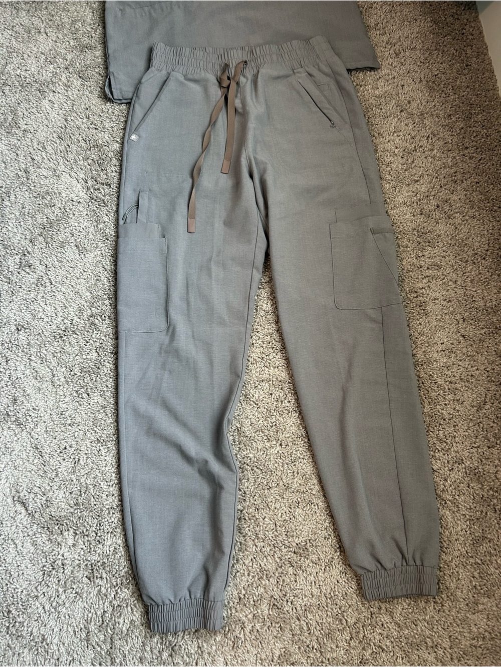 Figs Dark Space Gray Charlotte Jogger Scrub Pants & Casma Scrub Top Set - Picture 2 of 10